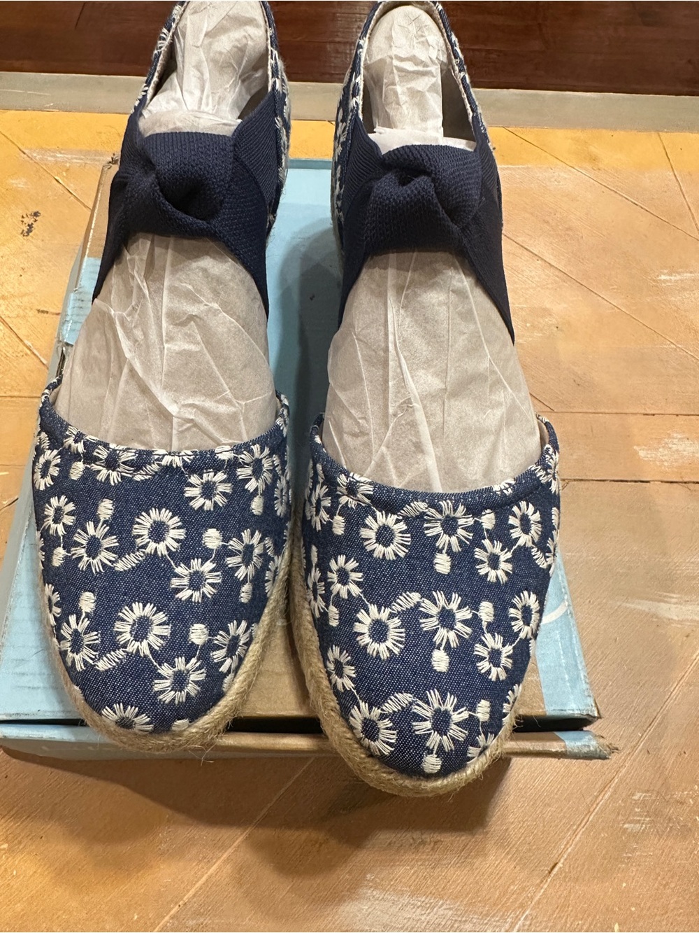 🌼💙 Brand new floral espadrille wedges!